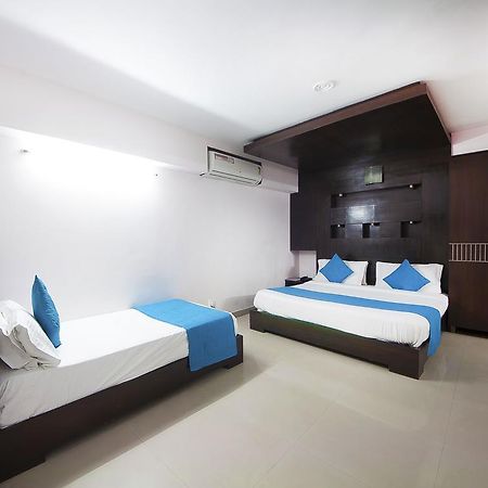 Hotel Durga International New Delhi Exteriör bild