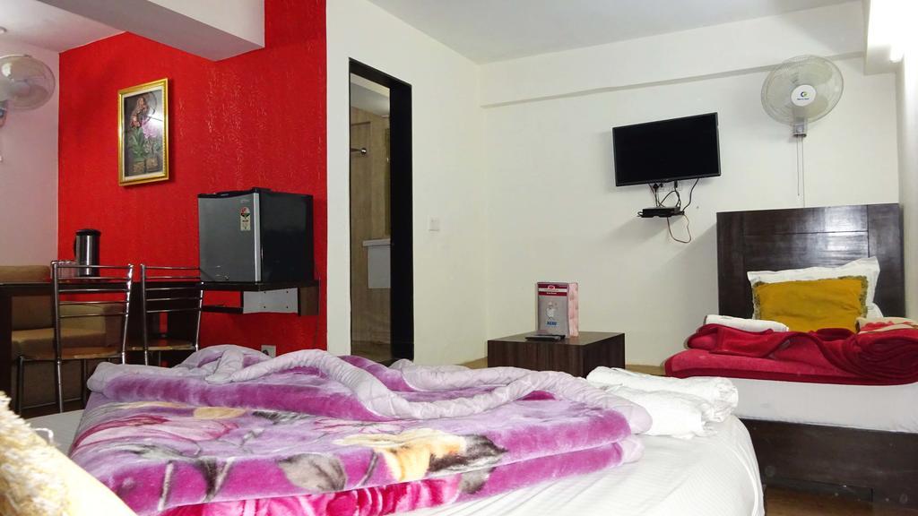 Hotel Durga International New Delhi Exteriör bild