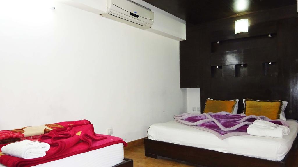 Hotel Durga International New Delhi Exteriör bild