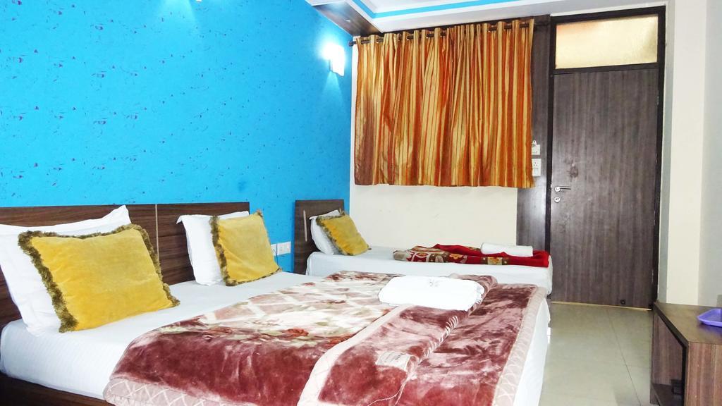 Hotel Durga International New Delhi Exteriör bild