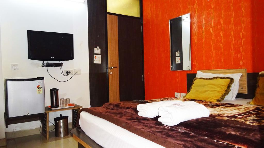 Hotel Durga International New Delhi Exteriör bild