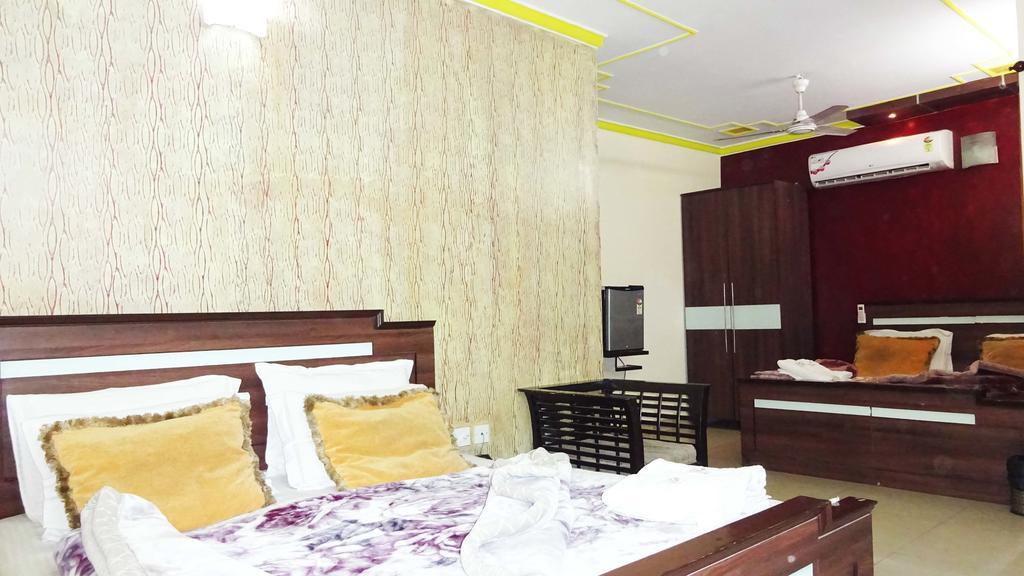 Hotel Durga International New Delhi Exteriör bild