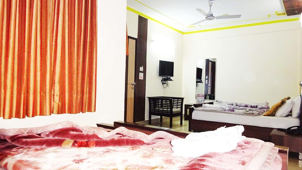 Hotel Durga International New Delhi Exteriör bild