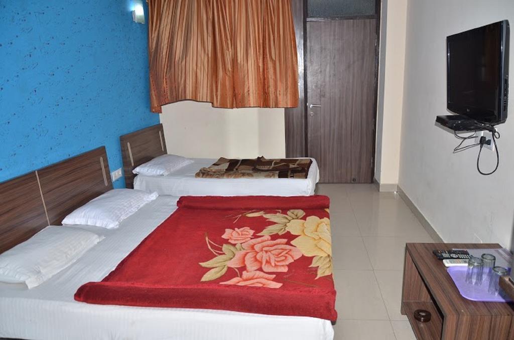 Hotel Durga International New Delhi Exteriör bild