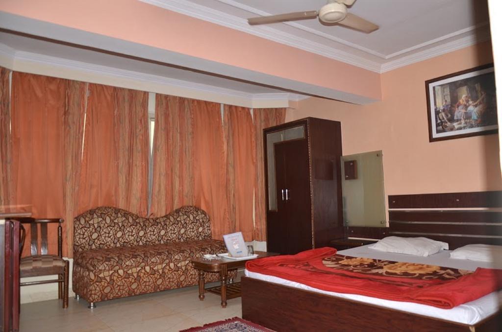 Hotel Durga International New Delhi Exteriör bild