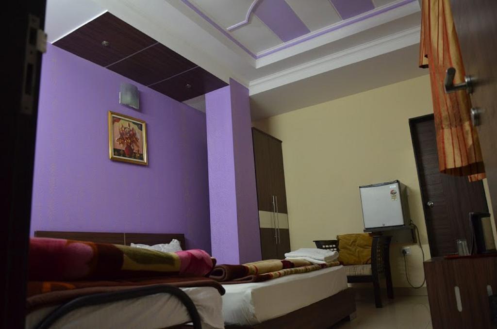 Hotel Durga International New Delhi Exteriör bild