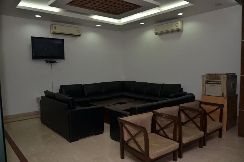 Hotel Durga International New Delhi Exteriör bild