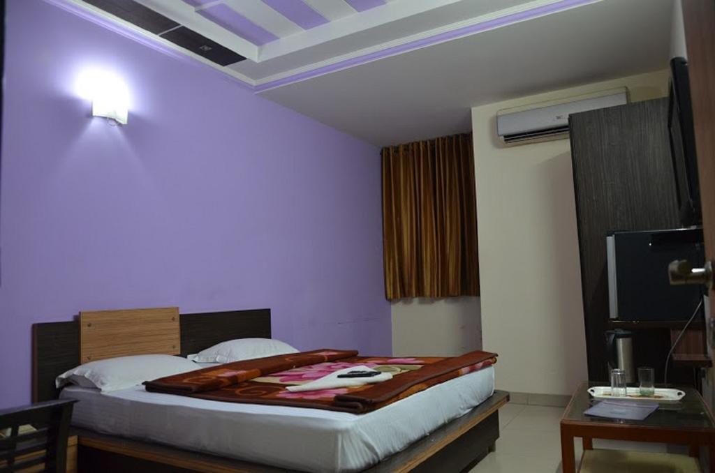 Hotel Durga International New Delhi Exteriör bild