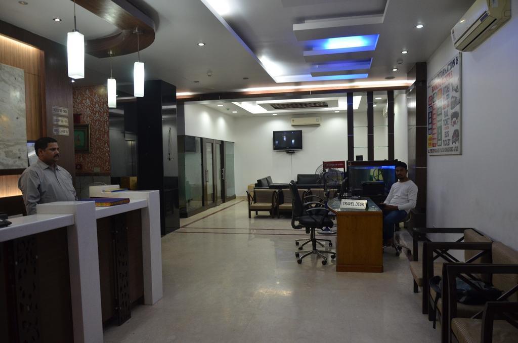 Hotel Durga International New Delhi Exteriör bild