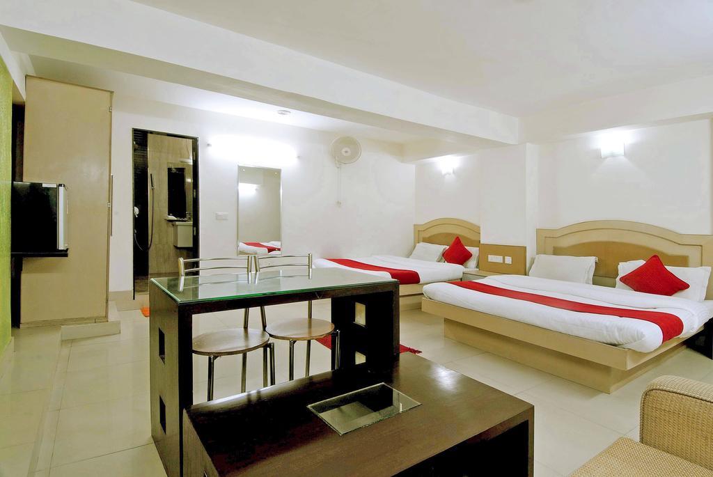Hotel Durga International New Delhi Exteriör bild