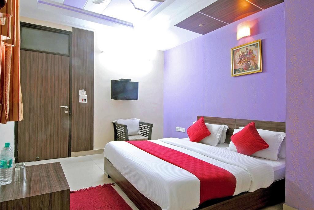 Hotel Durga International New Delhi Exteriör bild