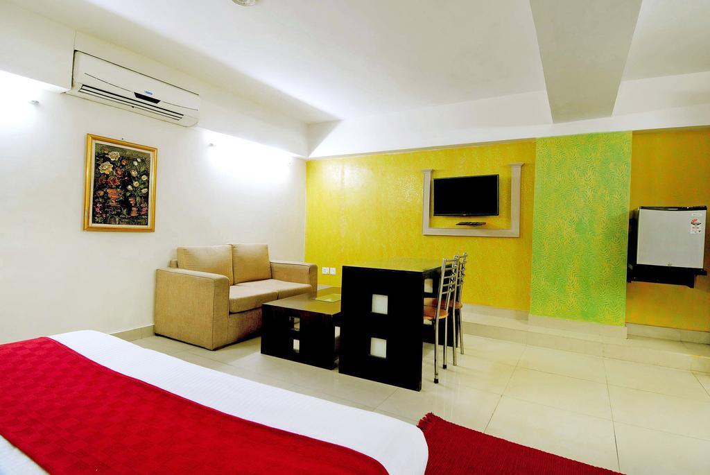 Hotel Durga International New Delhi Exteriör bild