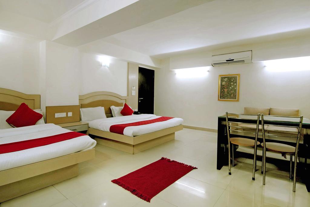 Hotel Durga International New Delhi Rum bild
