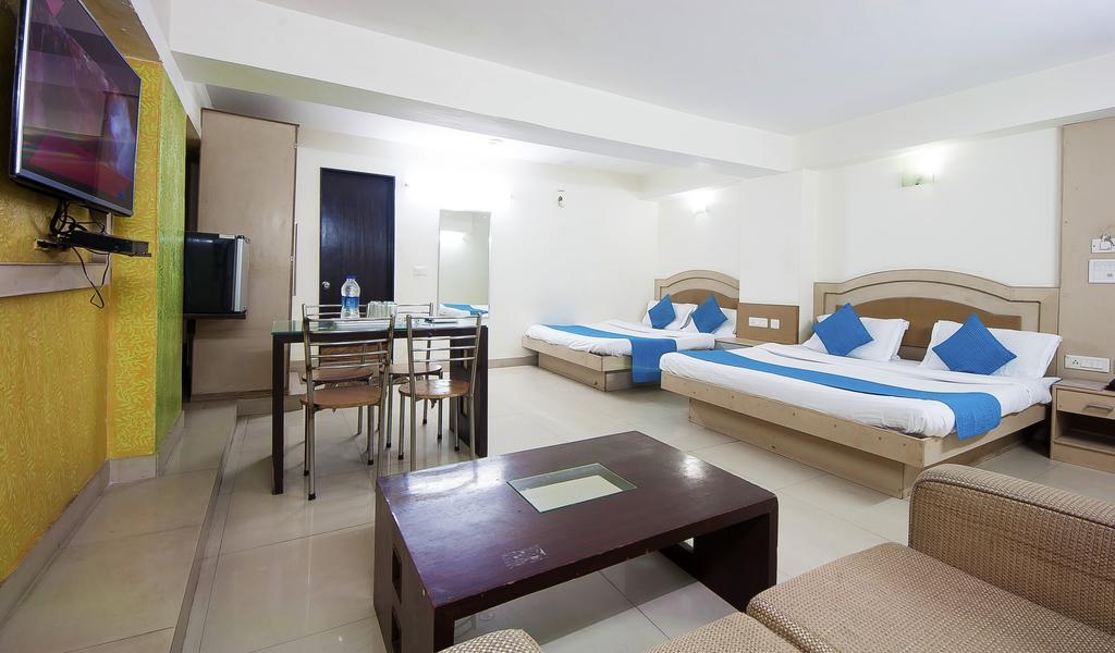 Hotel Durga International New Delhi Exteriör bild