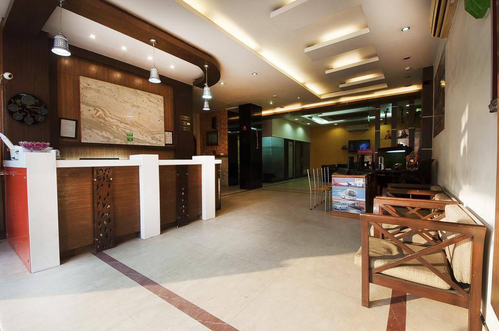 Hotel Durga International New Delhi Exteriör bild