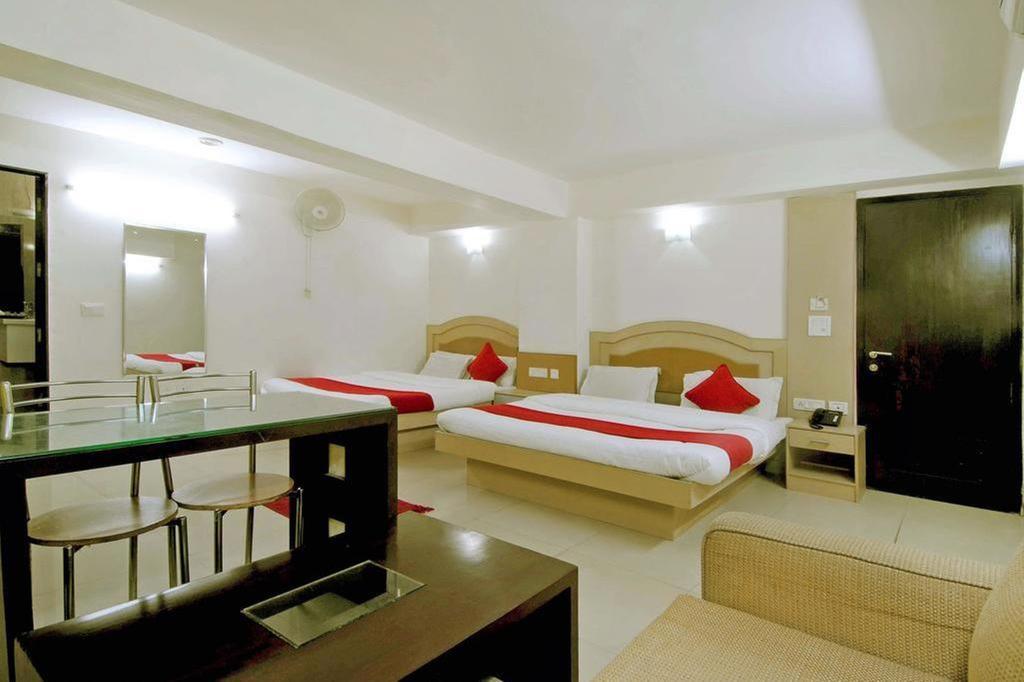 Hotel Durga International New Delhi Exteriör bild